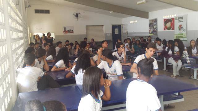 Atividades de Arborização. Escola EREM Pacífico Rodrigues da Luz. Petrolina-PE. 12-08-2016 (7)