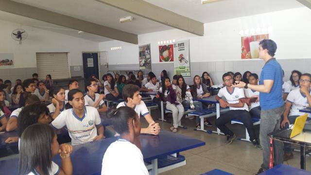 Atividades de Arborização. Escola EREM Pacífico Rodrigues da Luz. Petrolina-PE. 12-08-2016 (8)