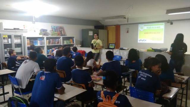 Atividades de Arborização. Escola Polivalente Américo Tanuri. Juazeiro-BA. 10-08-2016