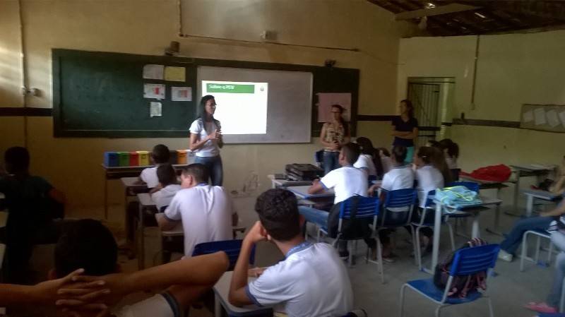 Atividade sobre reciclagem e coleta seletiva - Escola João Batista - Petrolina-PE - 09.10.15