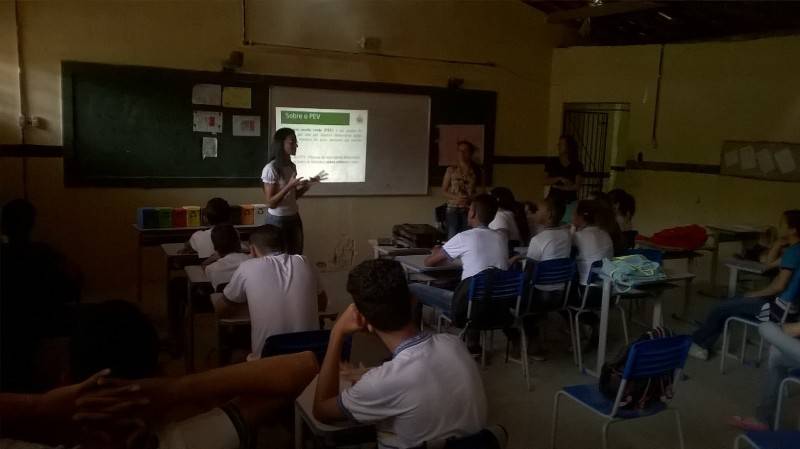 Atividade sobre reciclagem e coleta seletiva - Escola João Batista - Petrolina-PE - 09.10.15