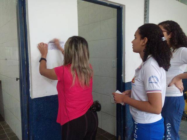 Adesivos de Sensibilização. Escola Vande de Souza Ferreira. Petrolina-PE. 31-05-2016