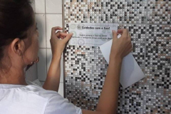 ADESIVAGEM DO PEV SENSIBILIZA PARA CUIDADOS AMBIENTAIS