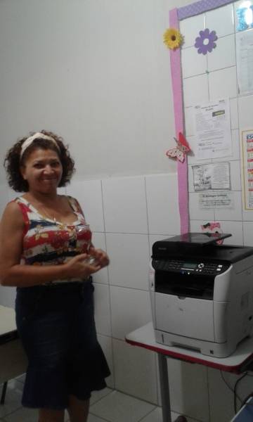 Atividade de adesivagem. Escola Ludgero de Souza Costa. Juazeiro-BA. 23/05/19
