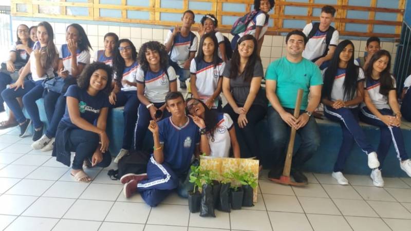 Atividade arborização. Escola Rui Barbosa. Juazeiro-BA. 20/03/2019.