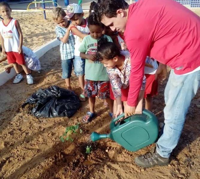Atividades de Arborização. Escola Maria Viana Tanuri. Juazeiro-BA. 26/05/2017.