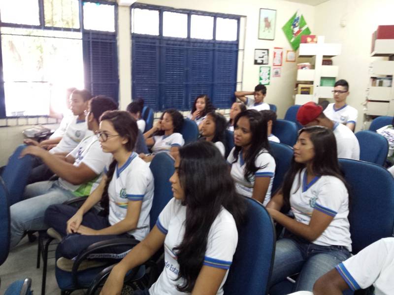 Atividade sobre arborização - Escola de Referência em Ensino Médio Dr. Pacífico Rodrigues da Luz - Petrolina-PE - 24.10.15