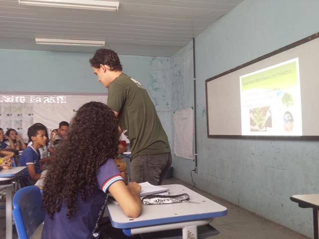 Atividades de arborizaÃ§Ã£o. Escola Antonilia de FranÃ§a Cardoso. Juazeiro-BA. 08-04-2016