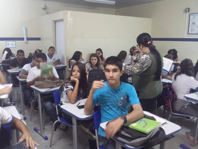 Atividades de arborização. Escola Humberto Soares. Petrolina-PE. 08-04-2016