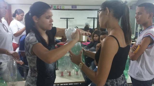 Atividades de arte ambiental - Reciclagem. Escola Polivalente Américo Tanuri. Juazeiro-BA. 10-06-2016
