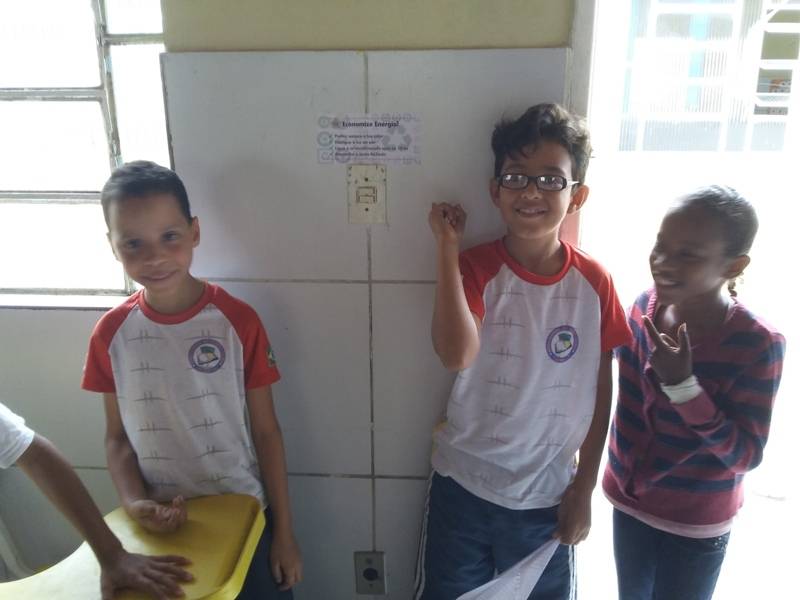 Atividade de adesivagem nas escolas - Escola Joca de Souza - Juazeiro-BA - 26.08.15
