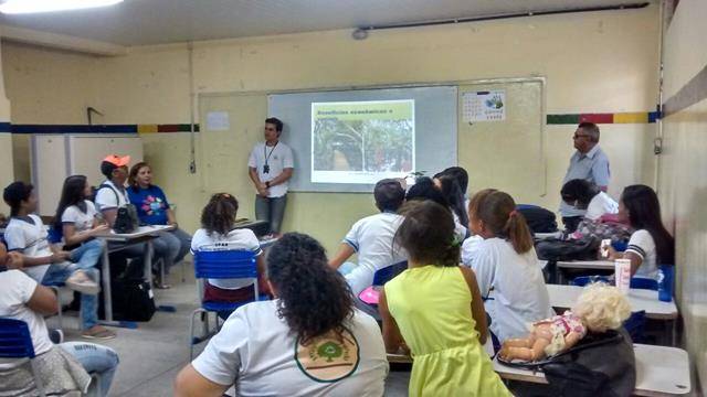 Atividades de Arborização. Escola Adelina Almeida. Petrolina-PE. 13-10-2016