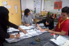 CAIXAS DE LEITE E GARRAFAS PETs NA CONSTRUÇÃO SUSTENTÁVEL.