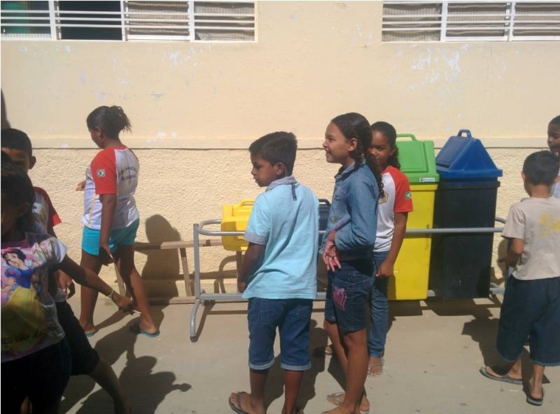 Atividade sobre coleta seletiva - Escola Municipal Ludgero de Souza Costa - Juazeiro-BA - 11.11.15