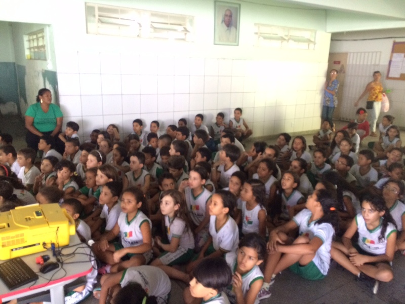 Atividade sobre coleta seletiva - Escola Municipal Sao Domingos Sávio - Petrolina-PE - 12.11.15