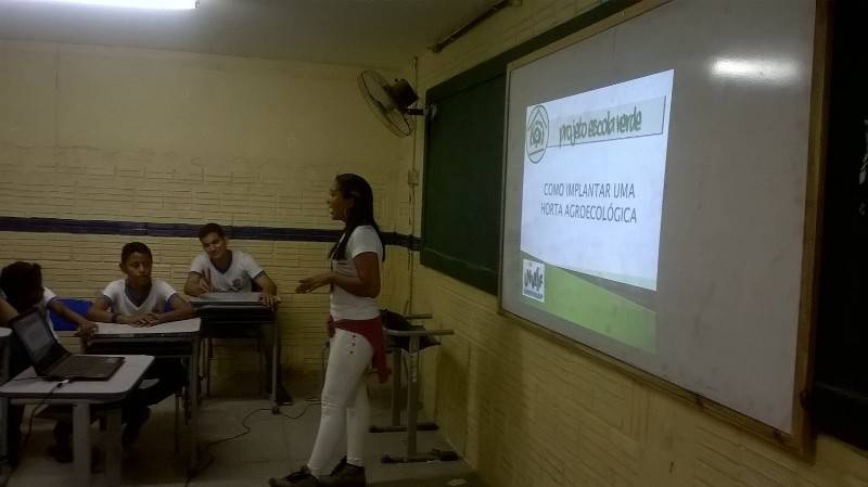 Atividade sobre horta sustentável - Escola João Batista - Petrolina-PE - 04.11.15