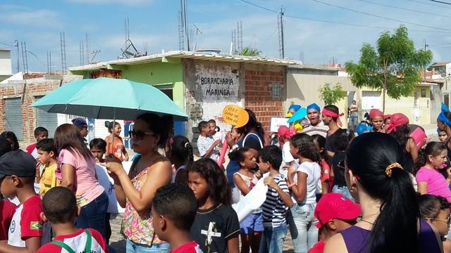 Escolas mobilizadas pelo PEV realizam passeata contra o mosquito Aedes Aegypti pelas ruas de Juazeiro-BA