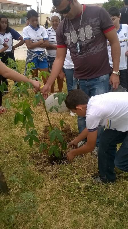 Atividade de arborização - Escola Professor Simão Amorim Durando - Petrolina-PE - 19.09.15