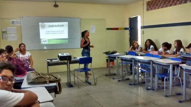 Horta escolar agroecológica. Escola Adelina Almeida. Petrolina-PE. 08-04-2016
