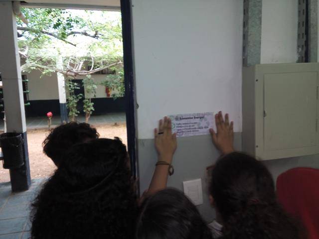 Adesivagem. Escola Vande de Souza Ferreira. Petrolina-PE. 20-06-2016