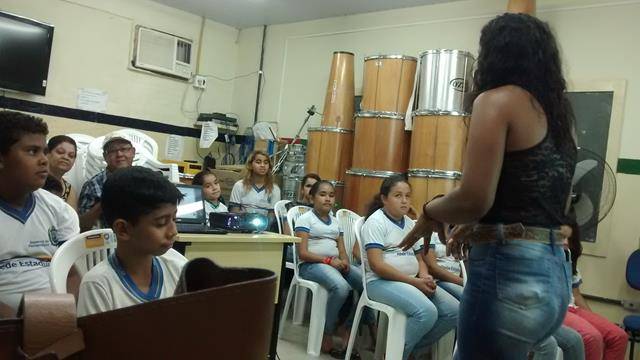 Atividades de Horta Escolar Agroecológica. Escola São José. Petrolina-PE. 24-08-2016
