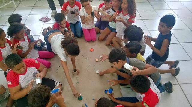 Arte Ambiental - Reciclagem. Escola Joca de Souza. Juazeiro-BA. 20-05-2016