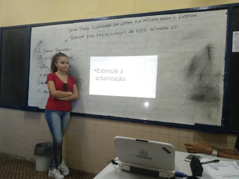 Atividade Arborização. Escola Fernando Idalino. Petrolina-PE. 26/04/2019.
