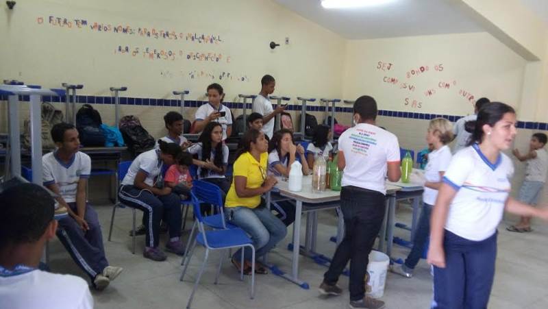 Atividade de reciclagem - Escola Jornalista João Ferreira Gomes - Petrolina-PE - 26.08.15