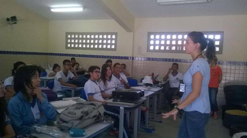 Atividade de reciclagem - Escola Jornalista João Ferreira Gomes - Petrolina-PE - 26.08.15