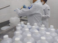 Produção de álcool 70% para o combate à pandemia. Laboratório Farmacotécnico da Univasf. Petrolina-PE. Dezembro de 2020.