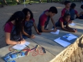 Além de aprenderem técnicas artísticas para a pintura de uma tela, o grupo de adolescentes também foi levado a pensar sobre a importância da área para o ecossistema.