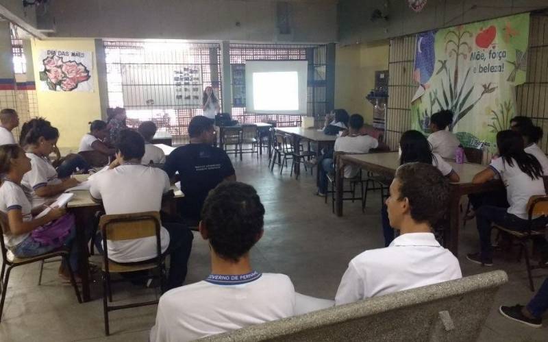 Atividades de Saúde Ambiental. Escola João Barracão. Petrolina-PE. 25/05/2017.