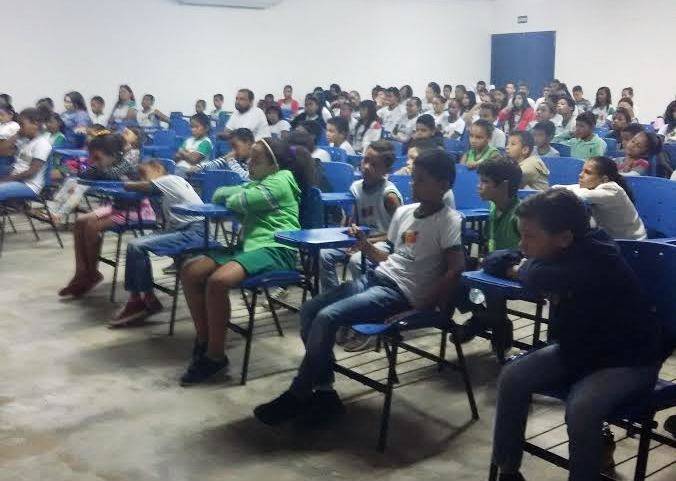 Atividades de Coleta Seletiva. Escola Luiz de Souza. Petrolina-PE. 14/06/2017.