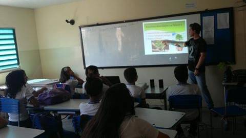 Atividades de Arborização. Escola Marechal Antonio Alves Filho (EMMAF). Petrolina-PE. 24-11-2016